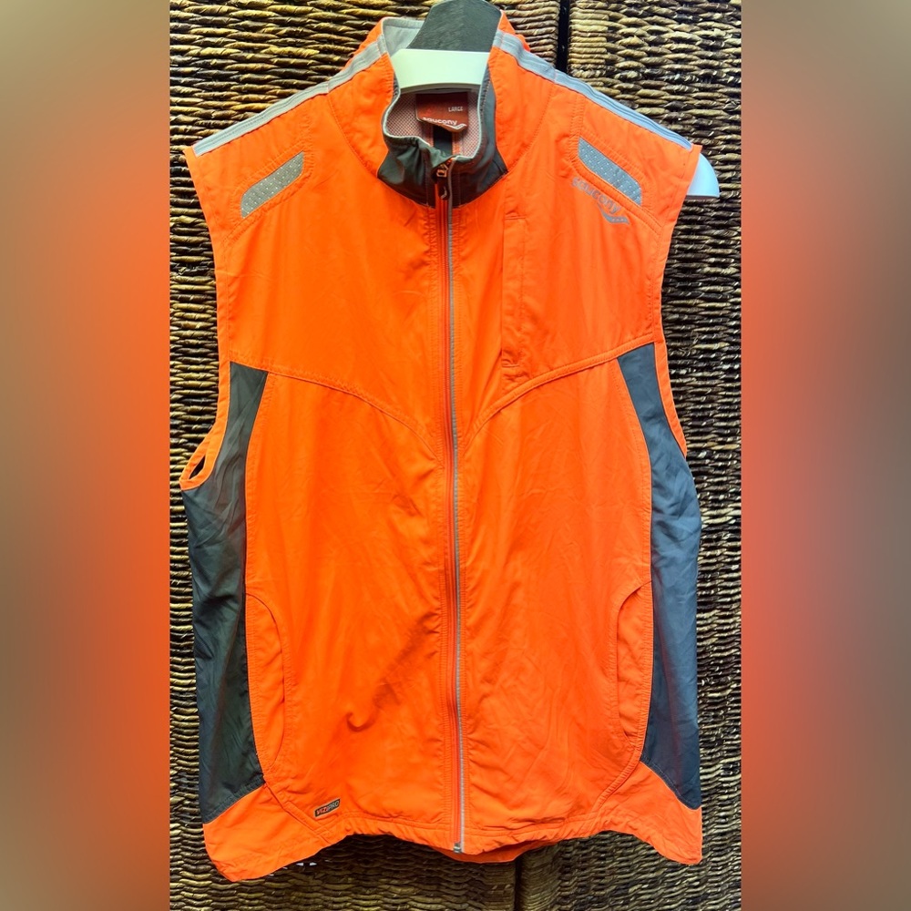 Saucony Men's Vibrant Orange and Dark Gray Vest- SiE: Large